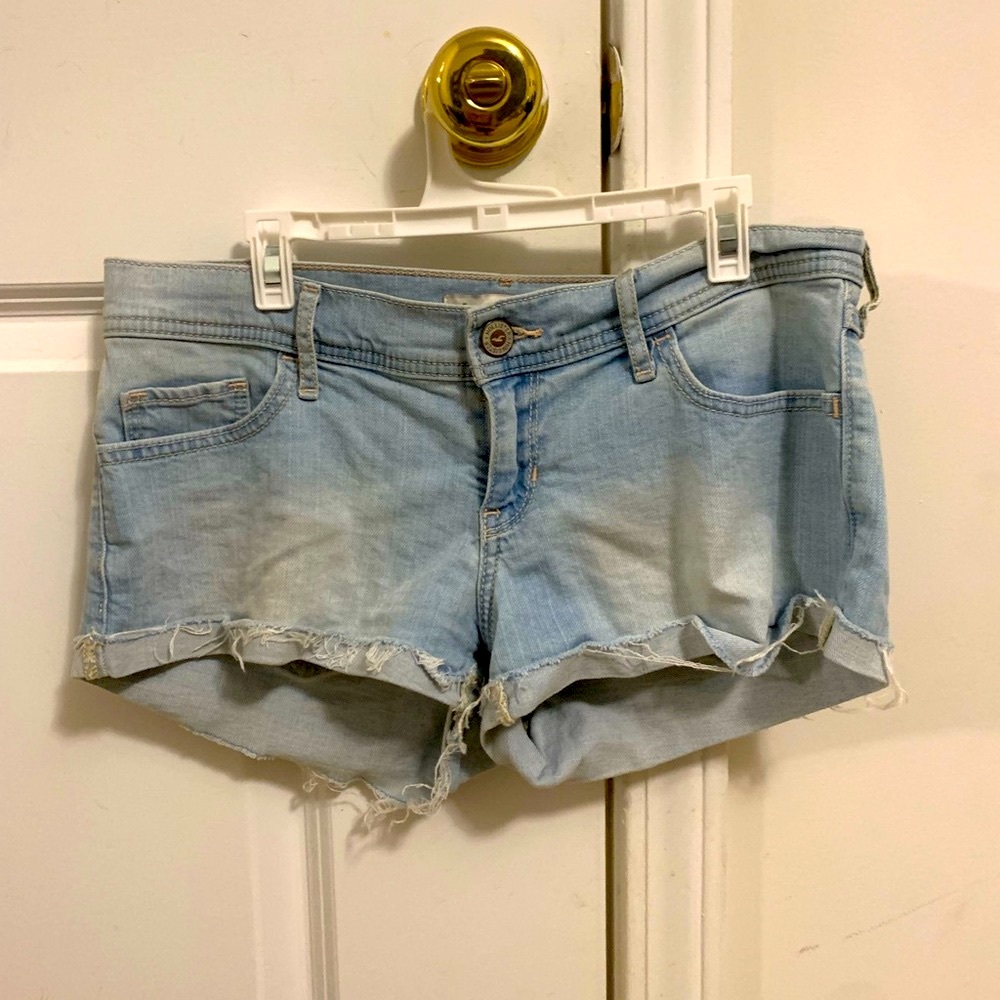 Hollister Light Denim Faded Mini Jean Shorts (5)